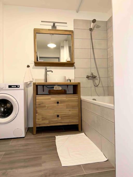 Appartement Lou Paseo : Brocante Centre Historique LʼIsle-sur-la-Sorgue